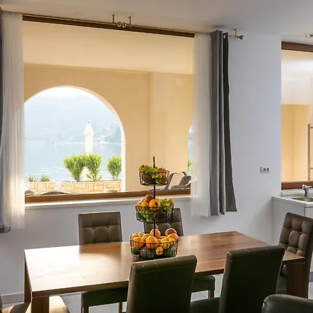 Frankie's Place - Two-bedroom With Terrace And Sea View Apartment