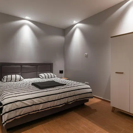 Frankie's Place - Two-bedroom With Terrace And Sea View Apartment