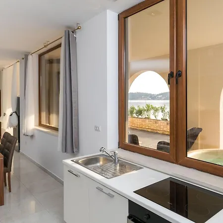 Frankie's Place - Two-bedroom With Terrace And Sea View *