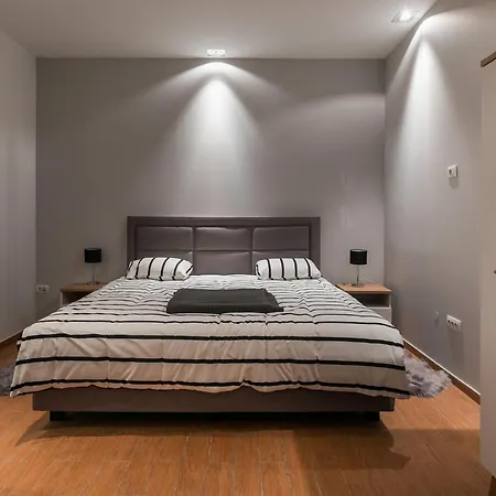 Frankie's Place - Two-bedroom With Terrace And Sea View Apartment