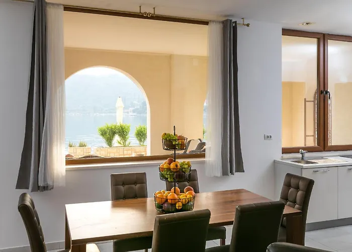 Frankie's Place - Two-bedroom With Terrace And Sea View شقة