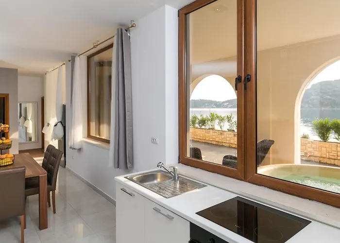 Frankie's Place - Two-bedroom With Terrace And Sea View *