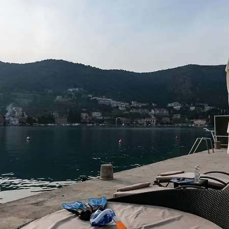 Apartman Frankie's Place - Two-bedroom With Terrace And Sea View *