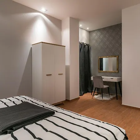 Frankie's Place - Two-bedroom With Terrace And Sea View ザトン
