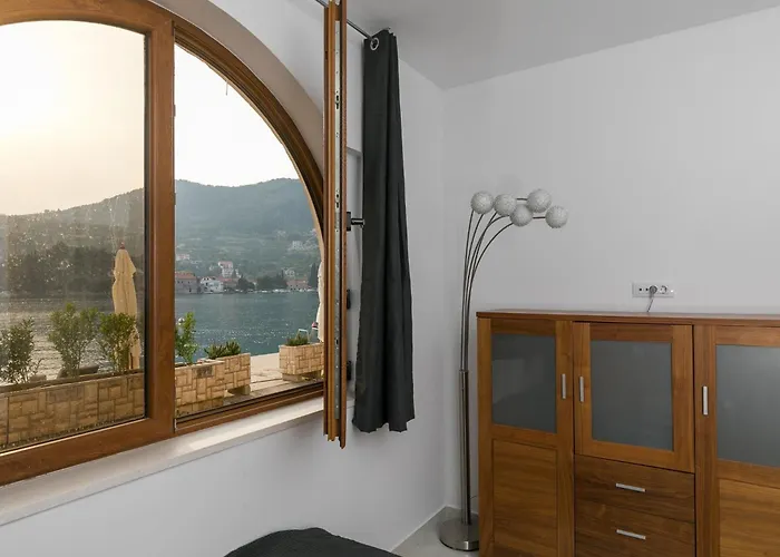 Frankie's Place - Two-bedroom With Terrace And Sea View Apartman Zaton