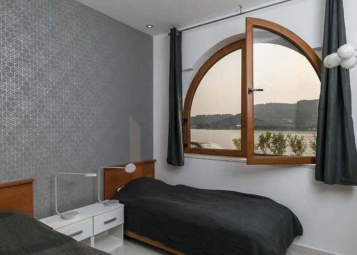 Frankie's Place - Two-bedroom With Terrace And Sea View Apartman